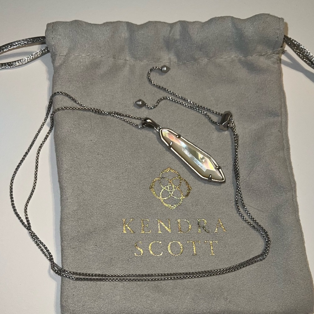 Kendra Scott adjustable mother of pearl necklace